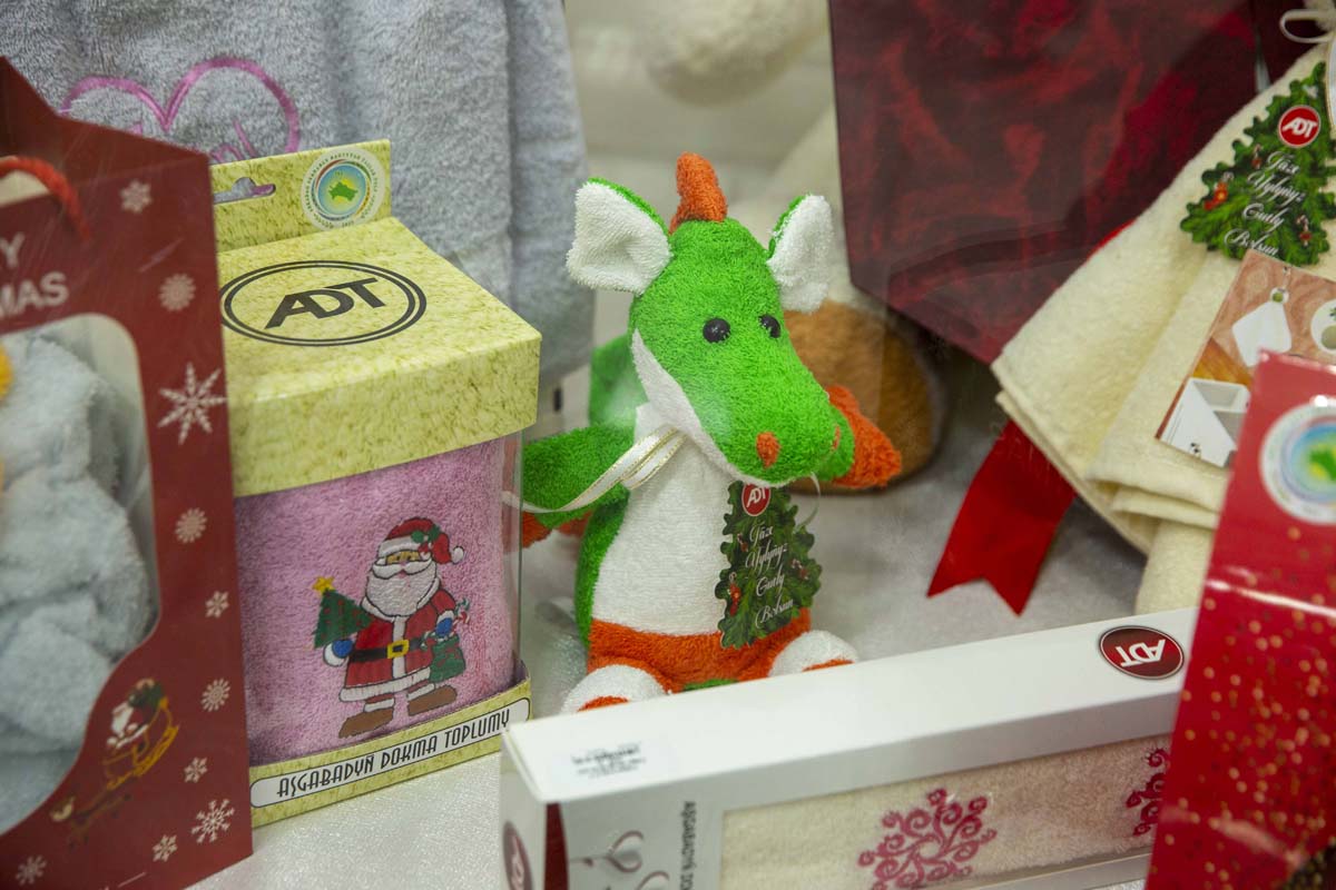 Центр маркетинга «Altyn Asyr» предлагает широкий выбор новогодних подарков из текстиля